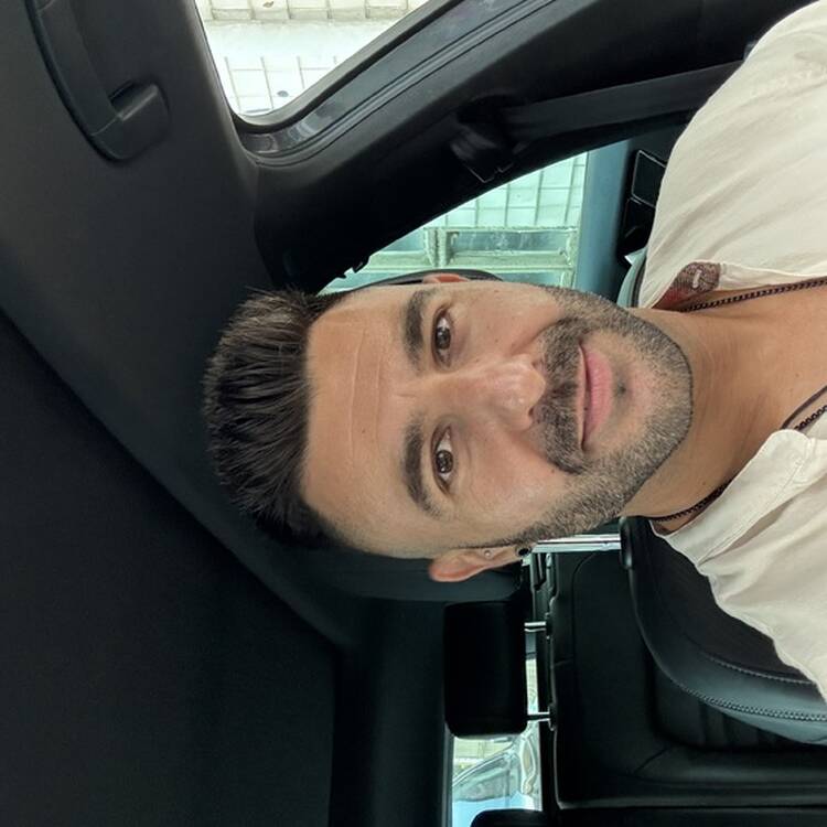 Foto de perfil de Adrian